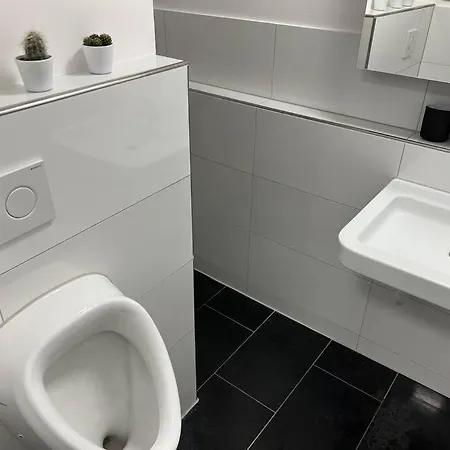Grosse Fewo, 11 Min Zu Messe Und Flughafen, 13 Min Zum Frankfurt Hbf, Grosse Und Komfortable * Frankfurt am Main